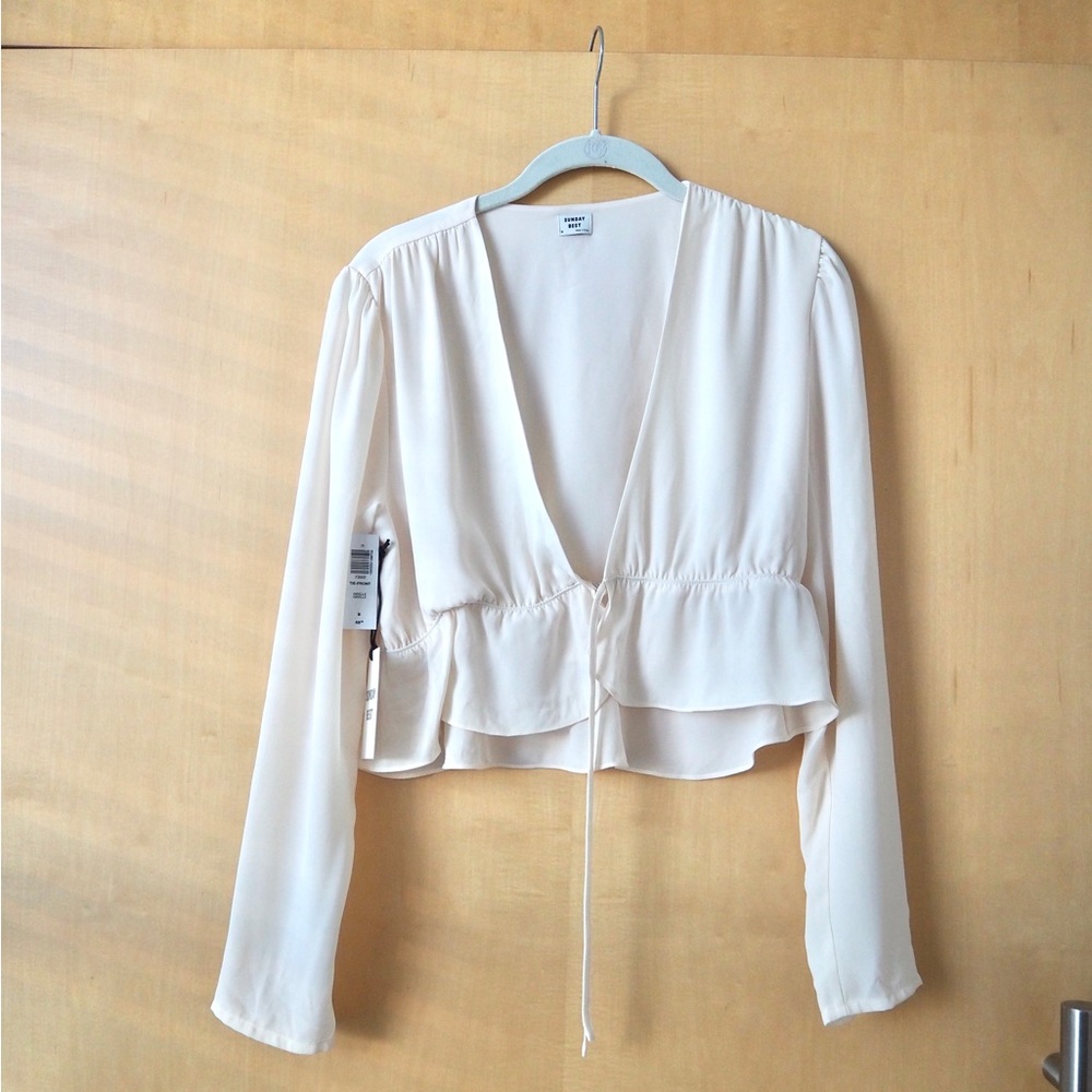 NWT Aritzia Sunday Best Cropped Tie Front Top